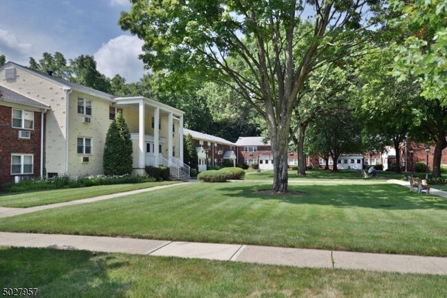 Building Photo - 74 Regency Park