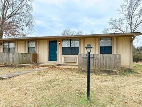 Building Photo - 2421 Madison St