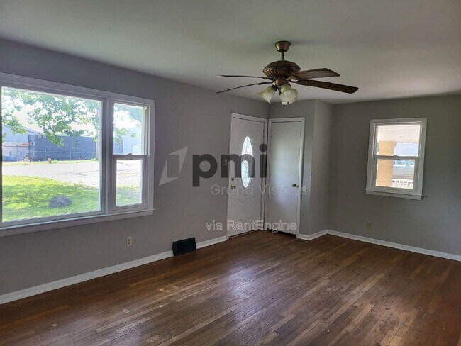 Foto del edificio - 1425 S Fairview Ave