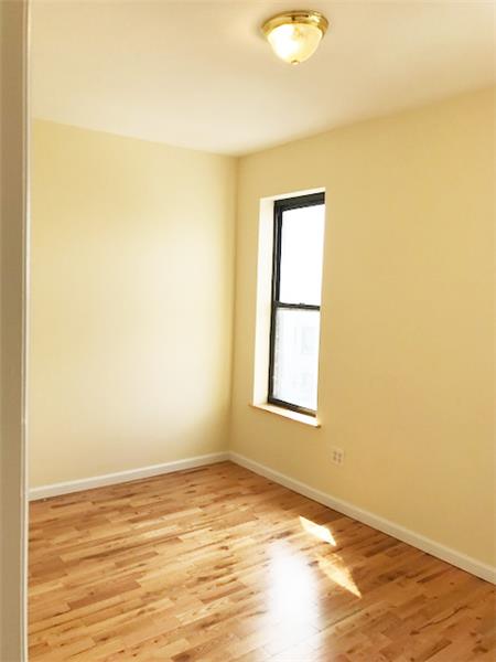 Foto del edificio - 2372 Hughes Ave