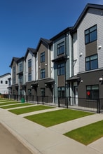 Building Photo - 20 Masters Dr SE