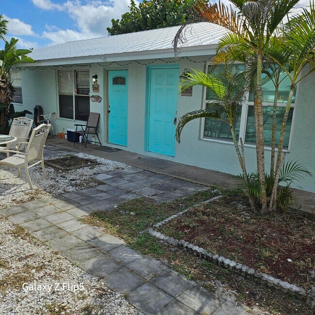 8352 SE Sunset St, Hobe Sound, FL 33455 Townhome Rentals in Hobe