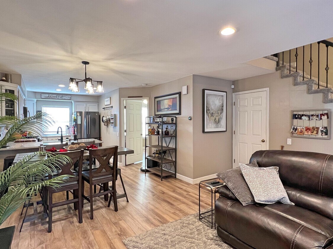 Primary Photo - 2913 W Long Cir