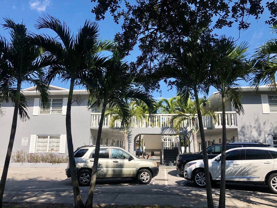 2025 Madison St Unit 10, Hollywood, FL 33020 Apartments in Hollywood