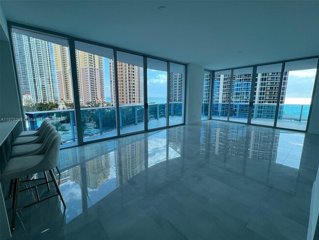 Foto del edificio - 17550 Collins Ave