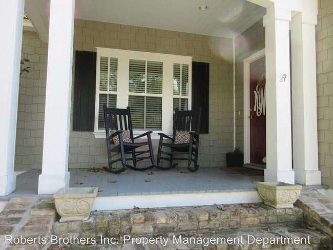 Building Photo - 4 br, 2 bath House - 65 Hathaway Rd N