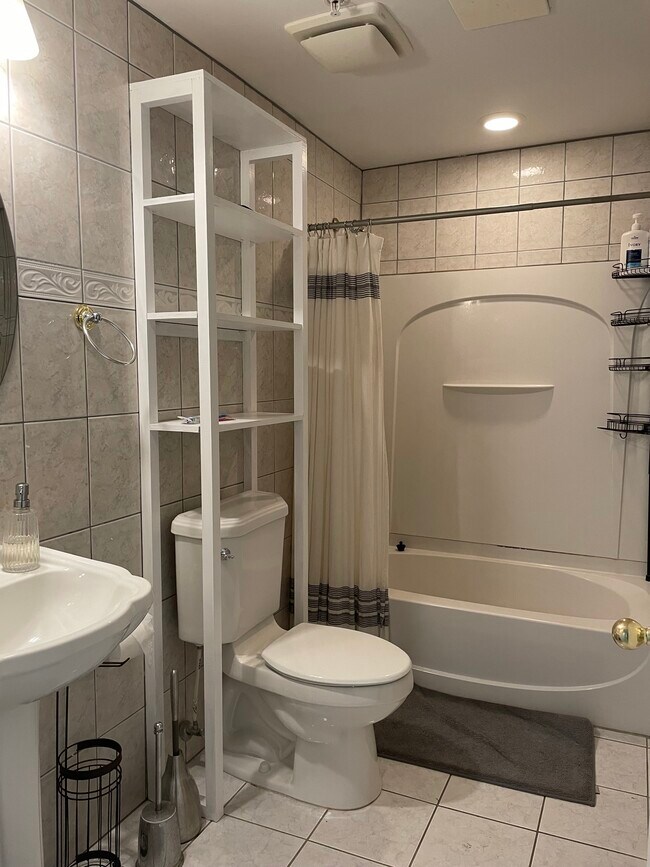 Foto del edificio - 10801 Glenshire Dr