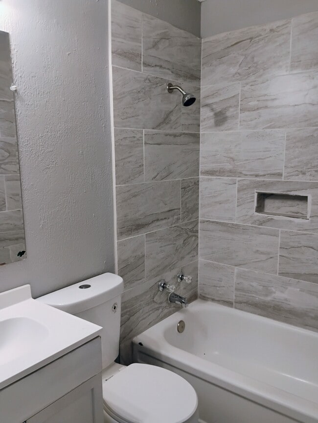 Building Photo - 13706 Goodwood Blvd