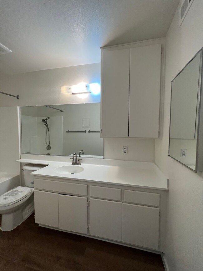 Foto del edificio - 2 bedroom, 1.5 bath CONDO in Cross Point V...