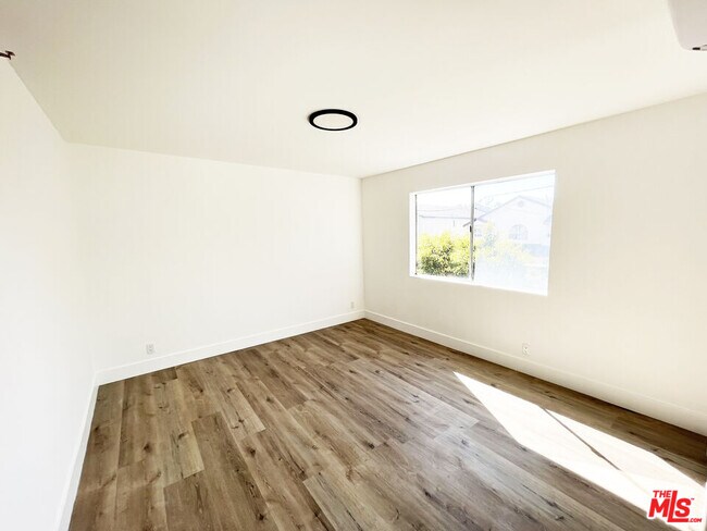 Foto del edificio - 11430 Cedar Ave
