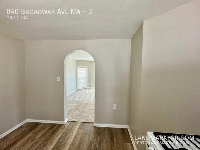 Foto del edificio - 840 Broadway Ave NW