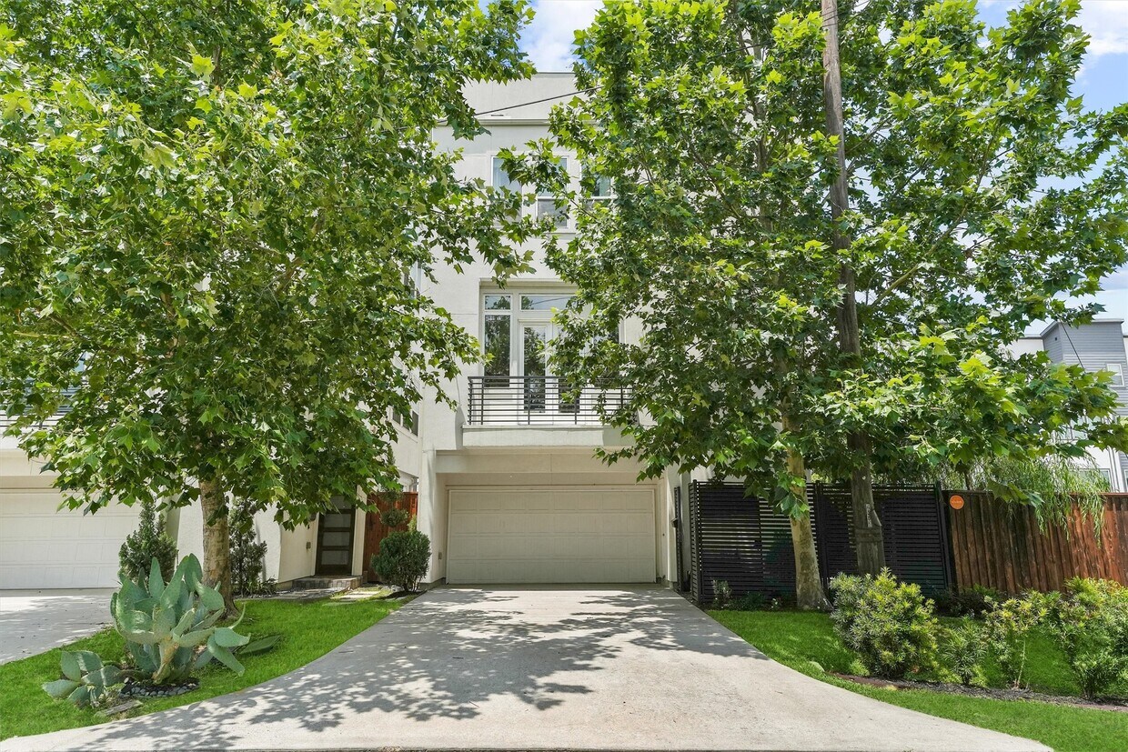 Foto principal - 3205 Baron St