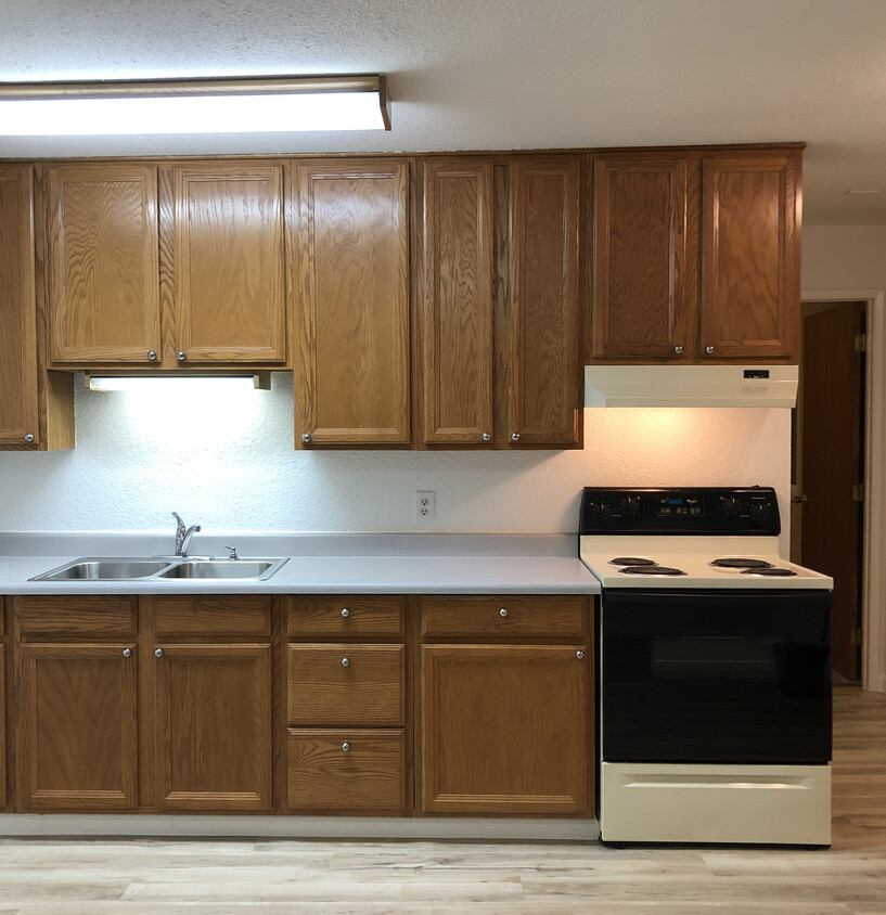 #D Kitchen - 130 Maple Ave