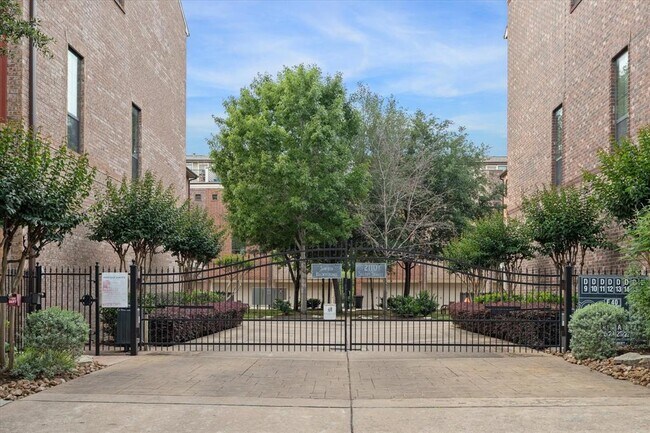 Building Photo - 2110 Shearn St