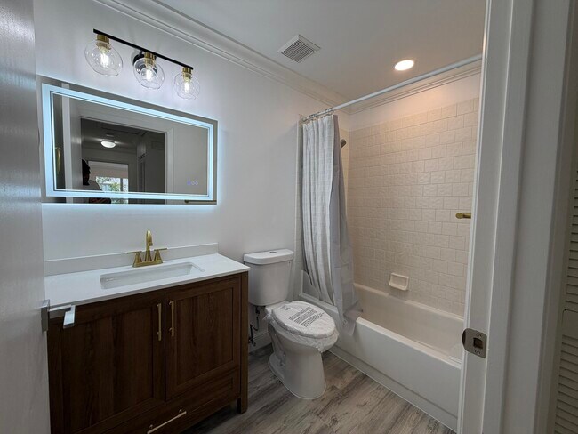 Foto del edificio - 7657 Sanctuary Dr