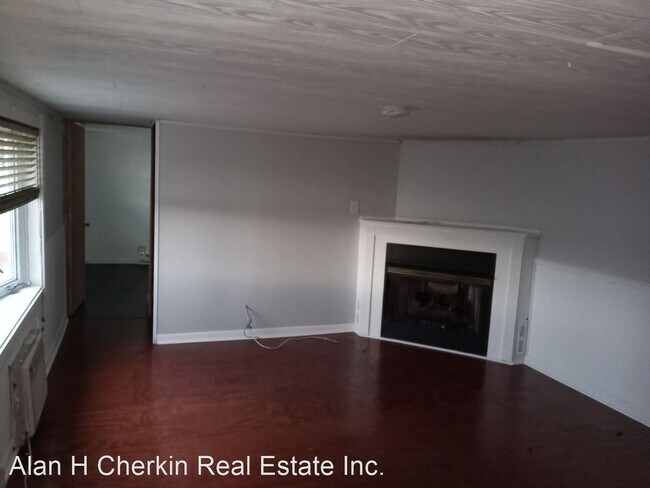 Building Photo - 2 br, 1 bath House - 15 W Newport Rd