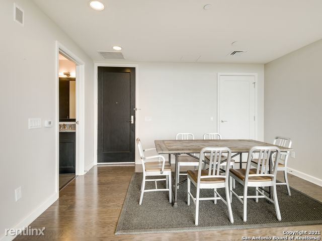 Foto del edificio - 1 br, 1 bath Condo - 4242 Broadway Apt 902