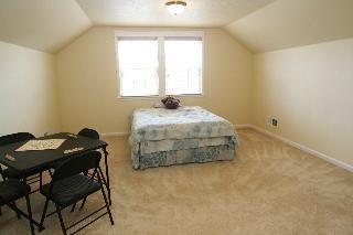 Foto del edificio - ONE LEVEL Beautiful 4 BR 2 Bath Home 2100 ...