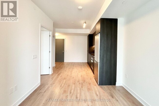 Photo du bâtiment - 5858 Yonge St