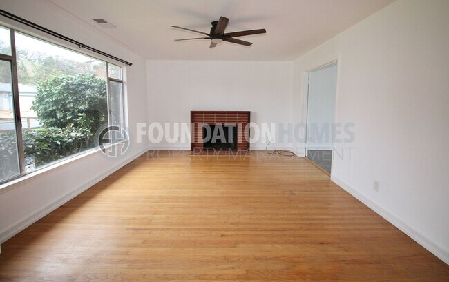 Building Photo - Charming 3-Bedroom Pleasant Valley Ranch Home!  Solar!  Fenced Yard!  FOUNDATION