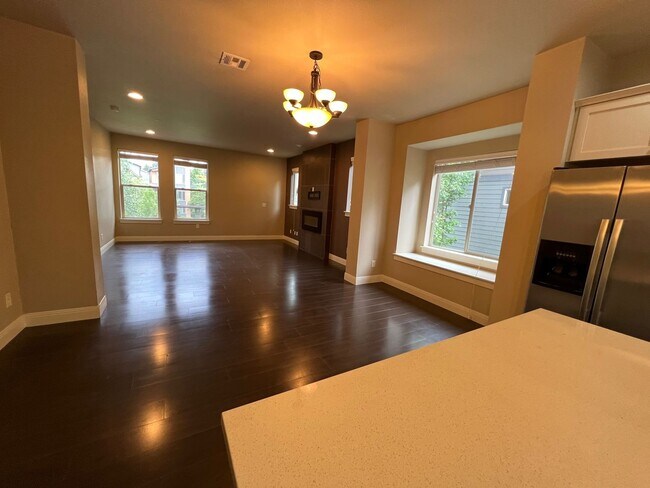 Building Photo - 14265 SW Burlwood Ln