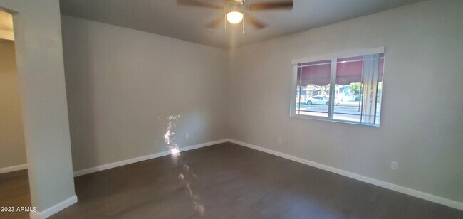 Foto del edificio - 5816 West Myrtle Ave