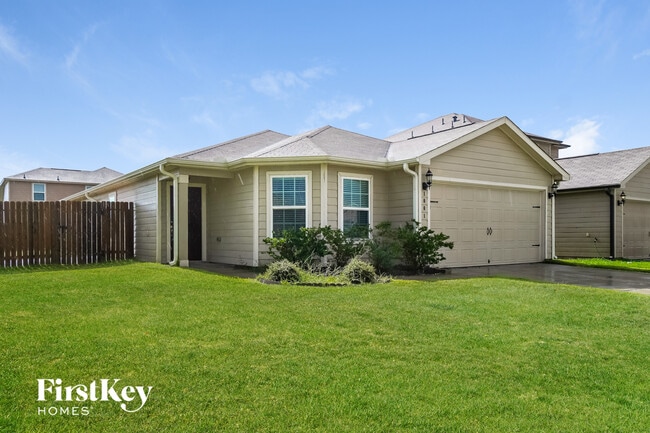 Building Photo - 1001 Walnut Ln