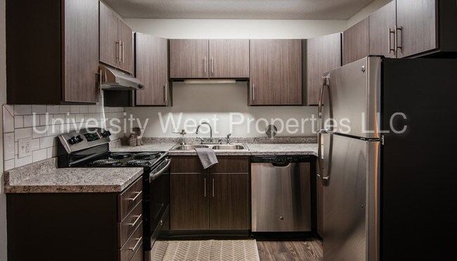 Building Photo - 1001 Pinon Dr
