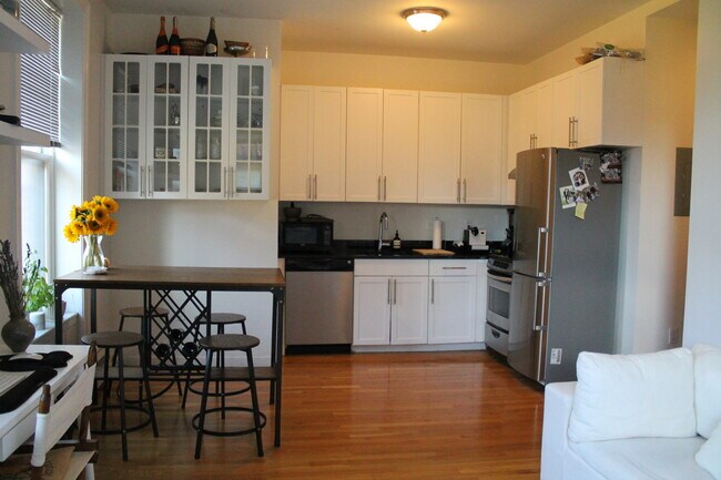 Building Photo - 483 Beacon St