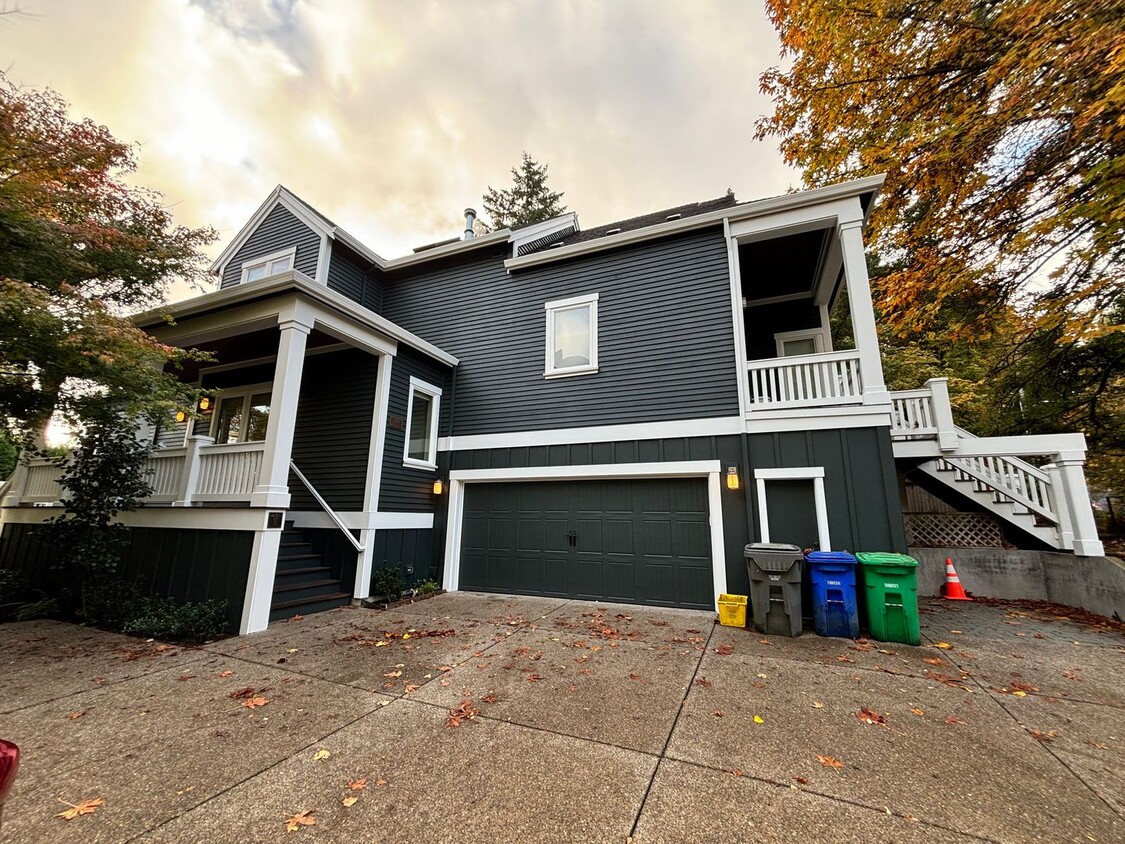 Foto principal - Beautiful Craftsman Style Home Close to OH...