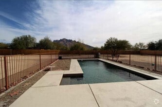 Building Photo - 1321 W Newton Dr