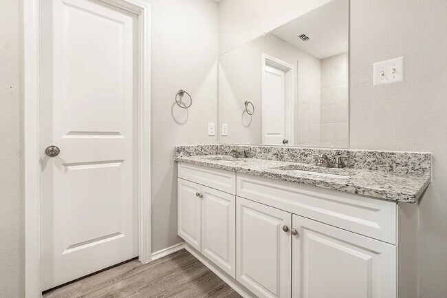 Foto del edificio - 7601 Bluebell Ln
