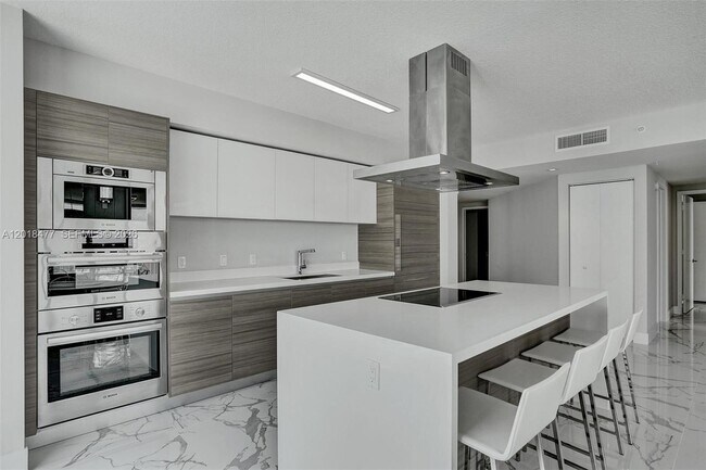 Foto del edificio - 330 Sunny Isles Blvd