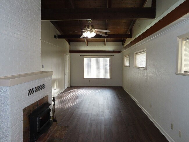 Building Photo - 440