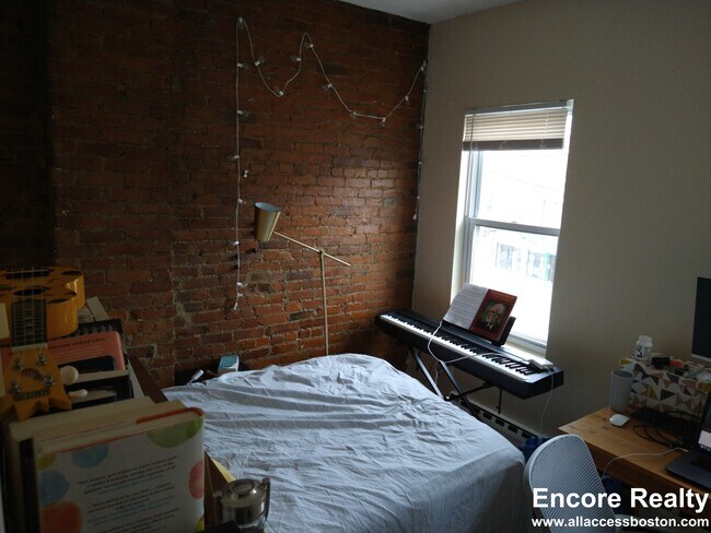 Foto del edificio - 894 Huntington Ave