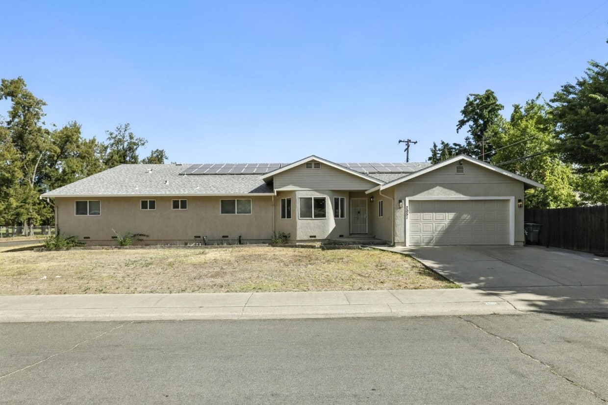 Primary Photo - 2051 56th Ave