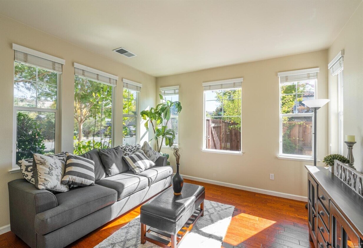 Foto principal - 2193 Linwood Ave