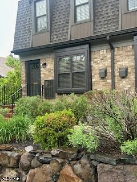 Foto principal - 181 Long Hill Rd
