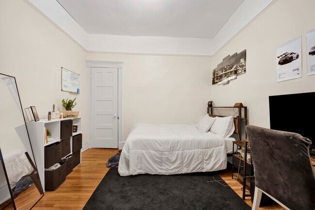 Building Photo - 2522 N Burling, Unit 2, Chicago, IL 60614-2