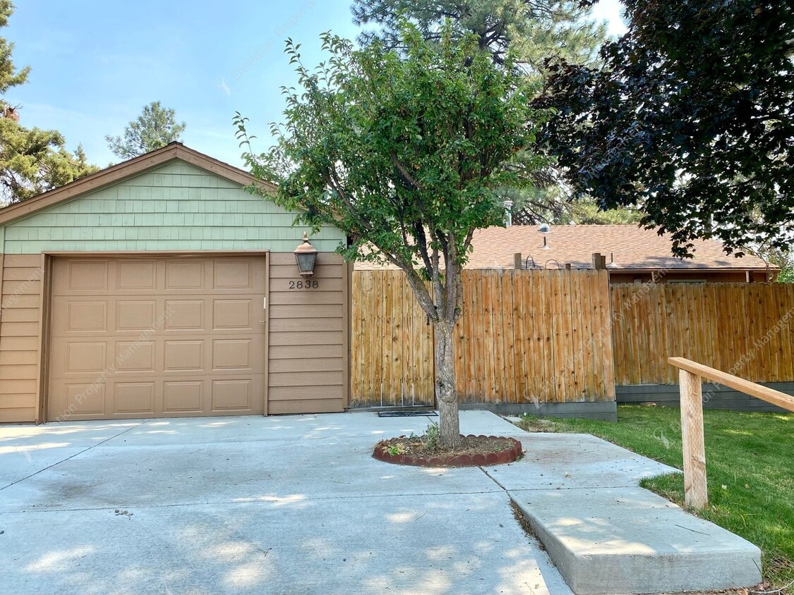 Primary Photo - A Rare Find: Expansive NE Bend Home with E...