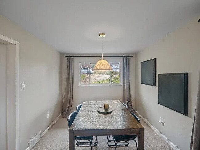Building Photo - Your Pittsburgh home base available furnished or unfurnished.