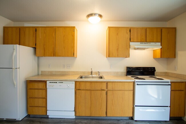 Building Photo - Garden Level 1 Bdr w/ Private Patio Ready ...