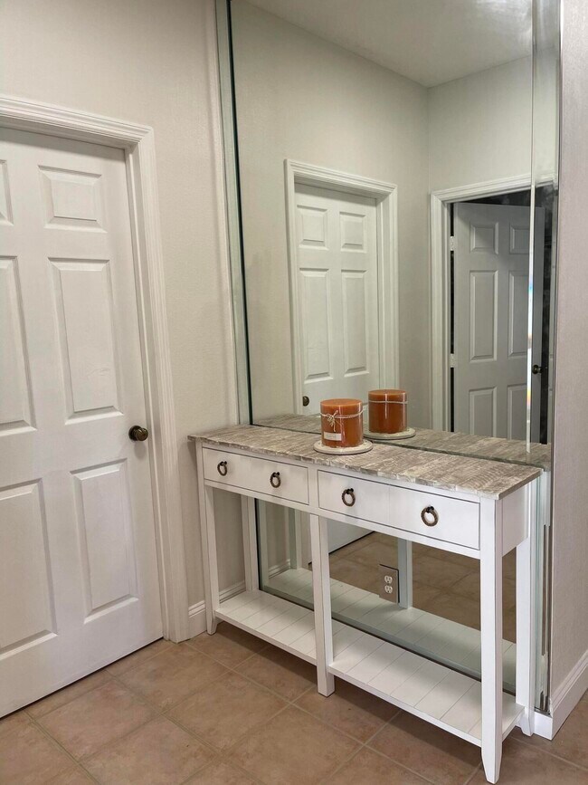 Foto del edificio - 10055 Perfect Dr