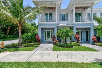 Building Photo - 4650 SE Manatee Way