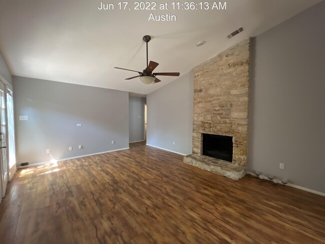 Building Photo - 2811 Crownspoint Dr