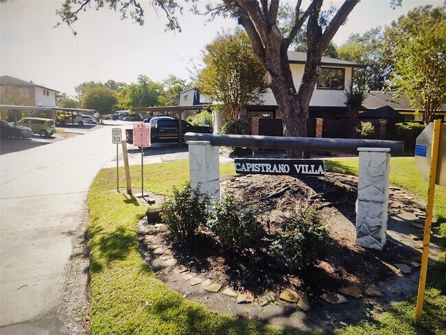 Foto del edificio - 5329 Pinewilde Dr