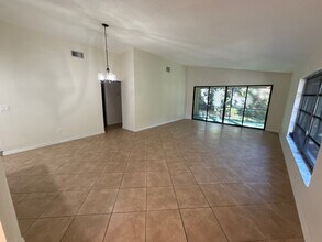 Building Photo - 100 Golfview Dr