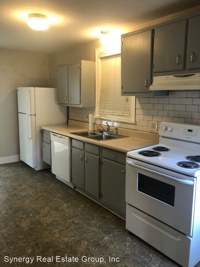 Building Photo - 2 br, 1 bath House - 523 Timmons Ave