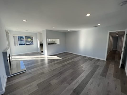 Building Photo - 10214 McClemont Ave