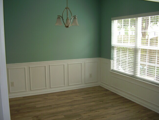 Living/Family Room - 2528 New Holland Cir